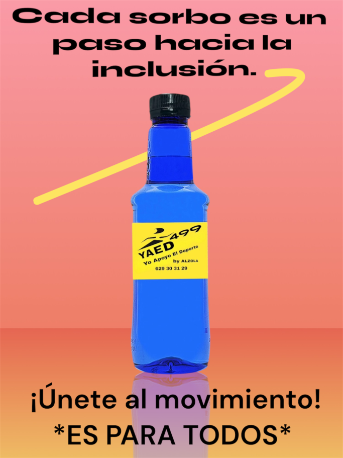 Botella de bebida azul con mensaje sobre inclusión y un llamado a unirse al movimiento.